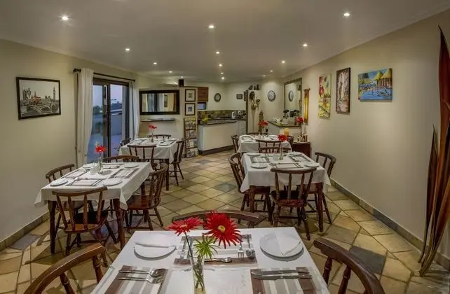 Cozy Guest Room With Double Bed, Sofa bed and Kitchen, Near Port Elizabeth - Yerinde Yemek