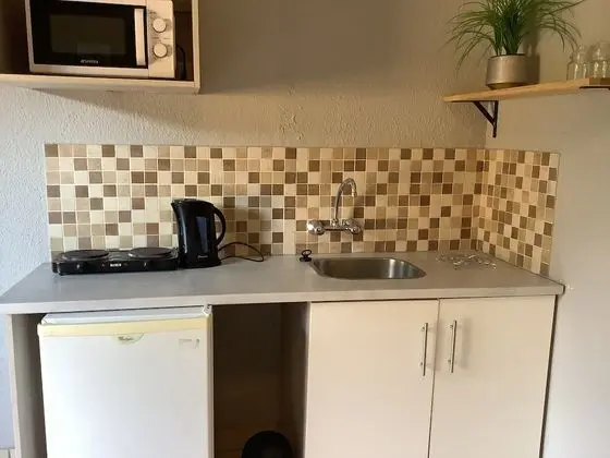 Cozy Guestrooms in Midrand - Mutfak