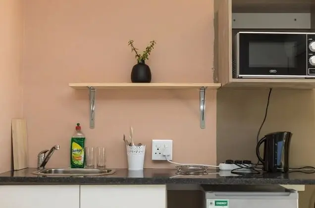 Cozy Guestrooms in Midrand - Yerinde Yemek