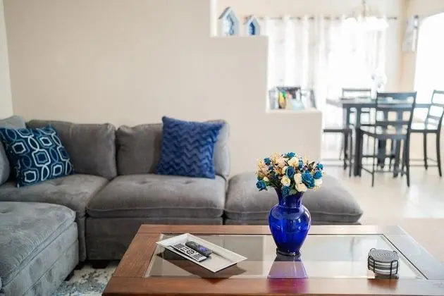 Cozy Hidden Gem - 3BR - 1Den w Backyard - Öne Çıkan Resim
