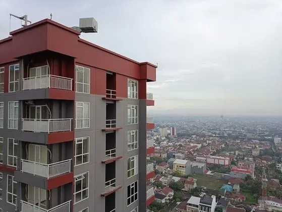 Cozy And High Floor Studio Room At Vida View Makassar Apartment