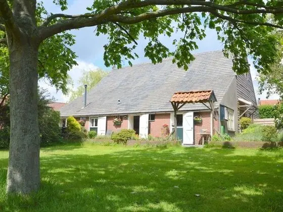 Cozy Holiday Home in Bergen op Zoom With Garden