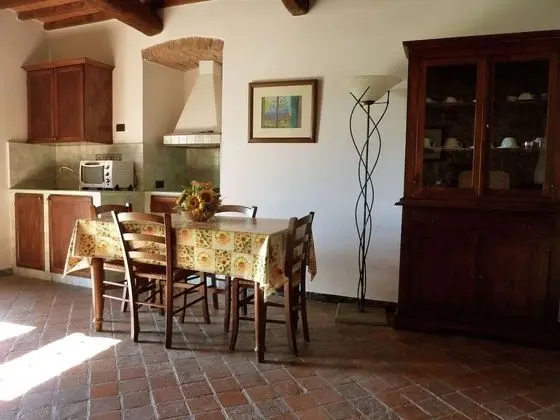 Cozy Holiday Home in Capraia e Limite With Pool - Mutfak