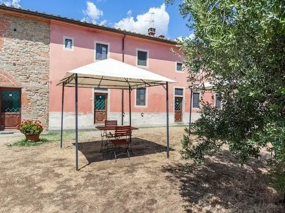 Cozy Holiday Home in Capraia e Limite With Swimming Pool - Dış Mekan