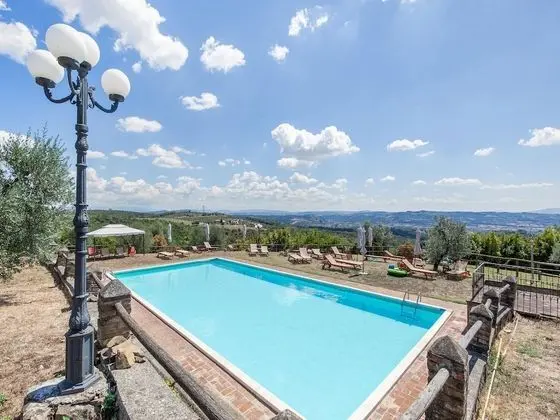 Cozy Holiday Home in Capraia e Limite With Swimming Pool - Havuz
