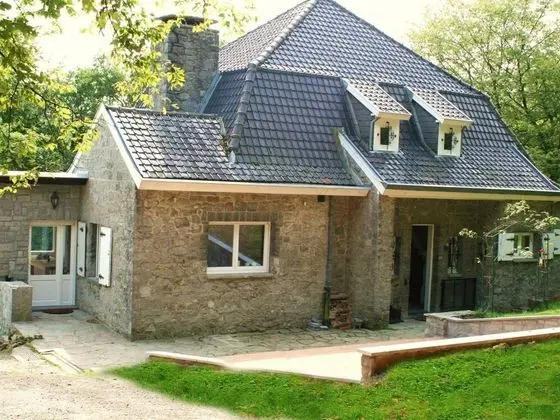 Cozy Holiday Home in Falaen With Terrace - Dış Mekan
