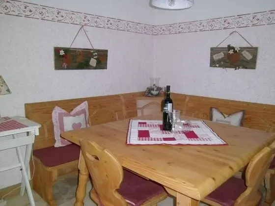 Cozy Holiday Home in Feldwies near Ski Area - Yerinde Yemek