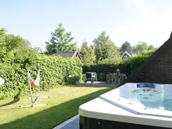 Cozy Holiday Home with Hot Tub in Lauwersoog by Lake - 1
