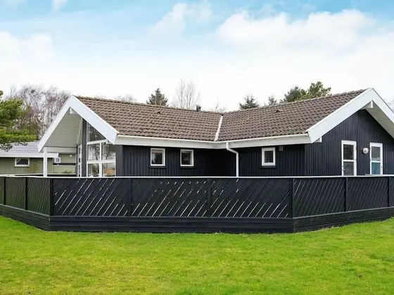 Cozy Holiday Home in Humble With Sauna