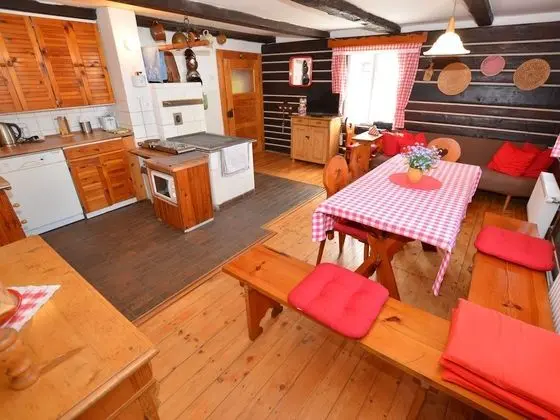 Cozy Holiday Home in Knežice With Large Garden - Yerinde Yemek