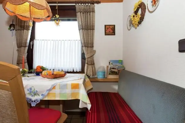 Cozy Holiday Home on Lake Henne With Terrace and Beach Chair - Yerinde Yemek