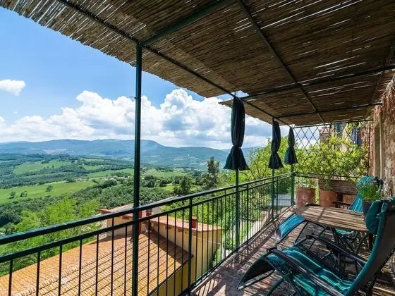 Cozy Holiday Home in Montecastelli Pisano With Balcony