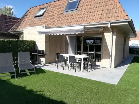 Cozy Holiday Home near Westhoek