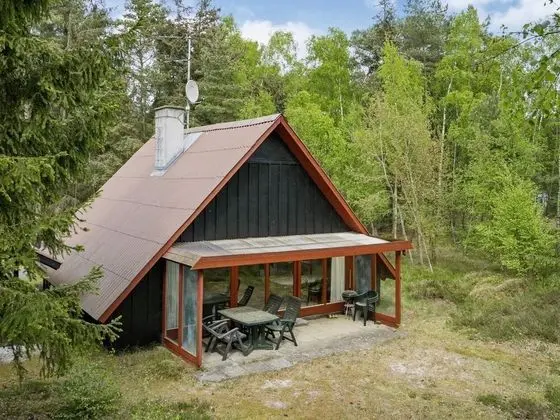 Cozy Holiday Home in Nexo near Sea