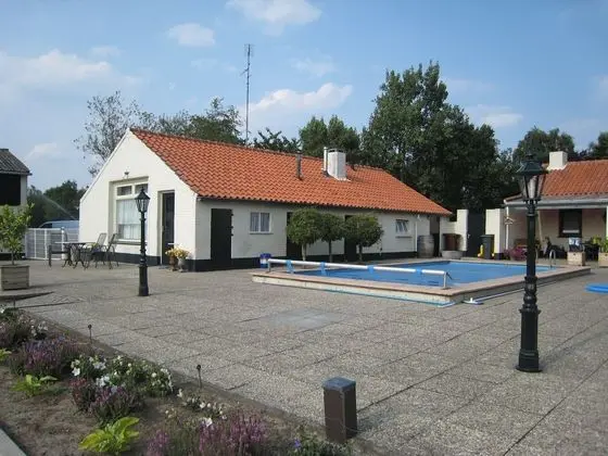 Cozy Holiday Home in Oisterwijk With Swimming Pool - Havuz