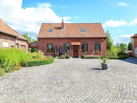 Cozy Holiday Home in Ploegsteert With a Garden - Öne Çıkan Resim