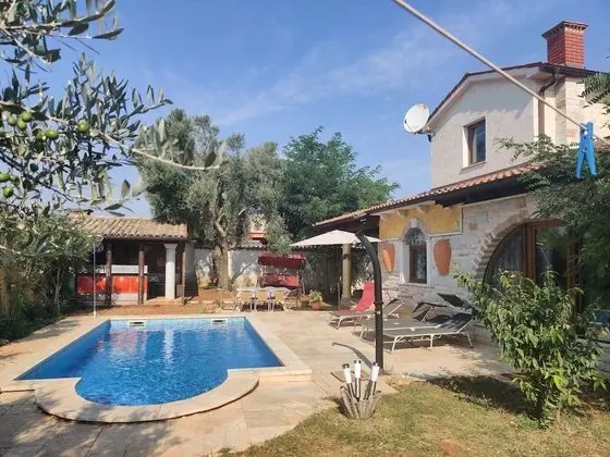 Cozy Holiday Home With Private Pool in Šišan