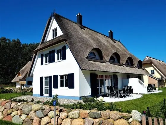 Cozy Holiday Home in Rerik With Terrace - Dış Mekan