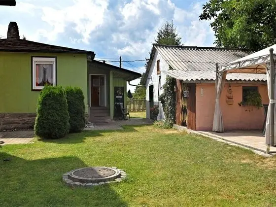 Cozy Holiday Home in Schwarzbach Thuringia With Garden - Dış Mekan