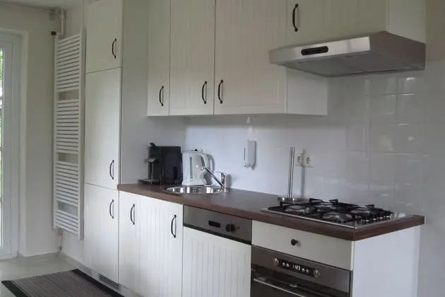 Cozy Holiday Home in Spijk With Meadow View - Mutfak