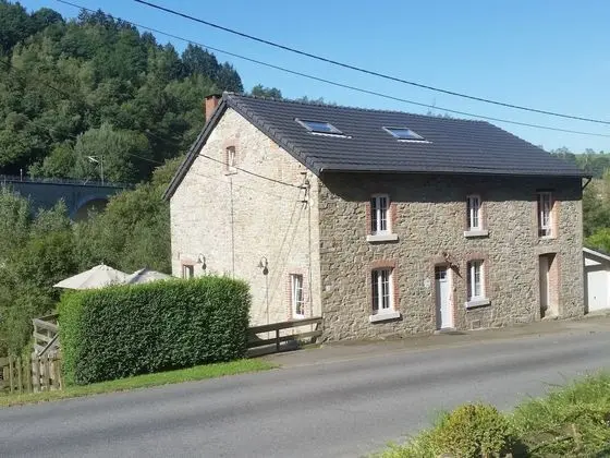 Cozy Holiday Home in Stoumont with Sauna & Hot Tub