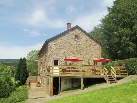 Cozy Holiday Home in Stoumont with Sauna & Hot Tub - Dış Mekan