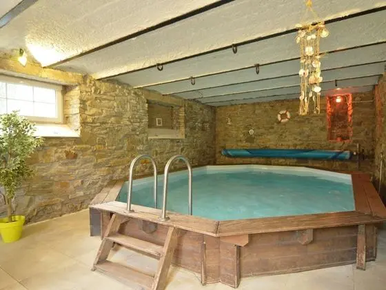 Cozy Holiday Home in Stoumont with Sauna & Hot Tub - Havuz