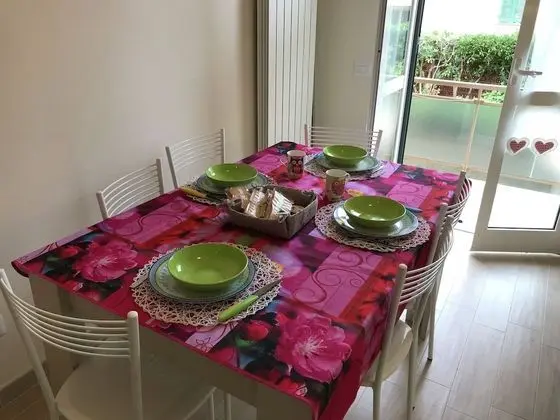 Cozy Holiday Home With Terrace in Carrara - Yerinde Yemek