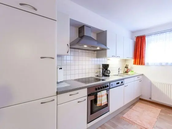 Cozy Holiday Home in Vandans near Montafon Ski Area - Mutfak