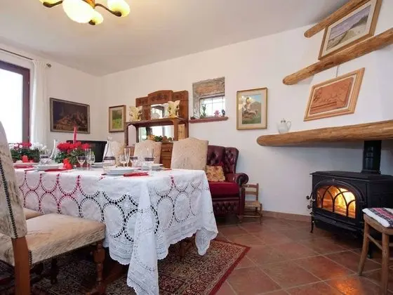 Cozy Holiday Home in Vezzi Portio With Swimming Pool - Yerinde Yemek