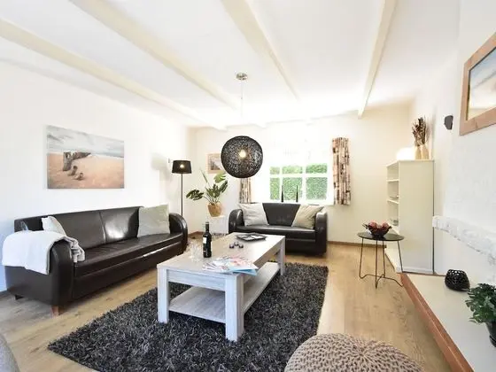 Cozy Holiday Home in Zonnemaire With Garden - Oda Düzeni