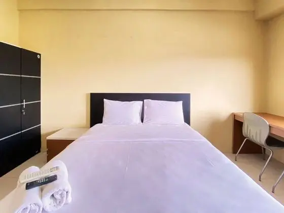 Cozy And Homey Studio Room At Pinewood Apartment