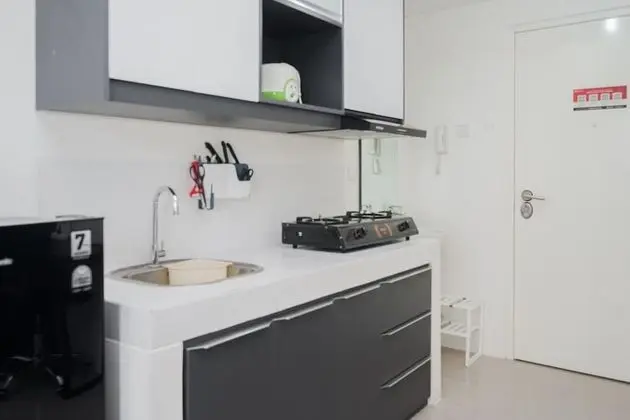 Cozy and Homey Studio at Silk Town Apartment - Mutfak