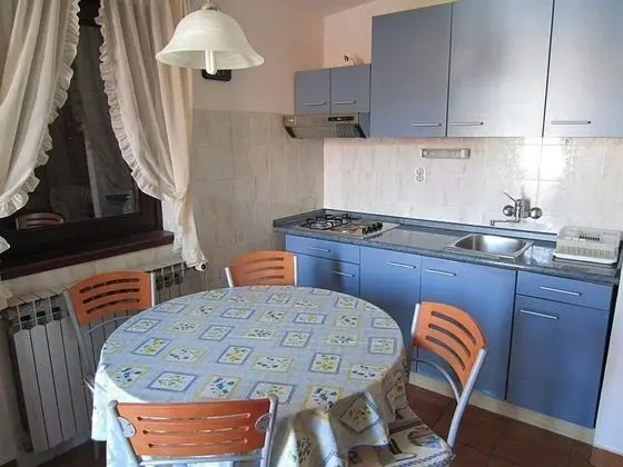 Cozy House Apartment With Balcony and Barbecue for Use, Close to Sea and Town - Mutfak