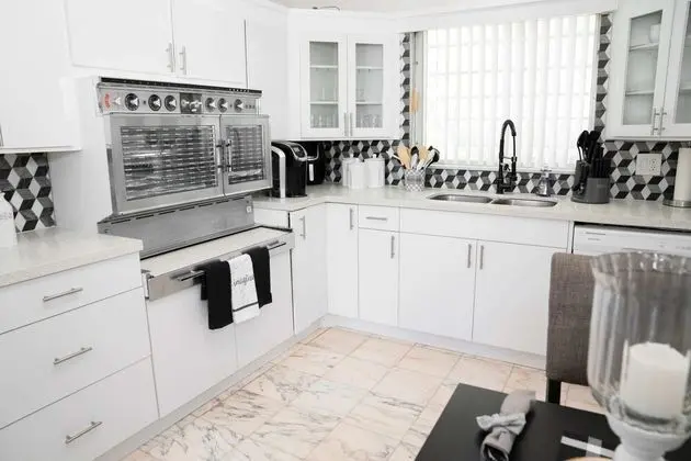 Cozy House With Patio, Fireplace, Parking - Hollywood, Florida - Mutfak