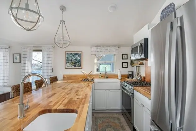 cozy lakeshore cottage - Mutfak