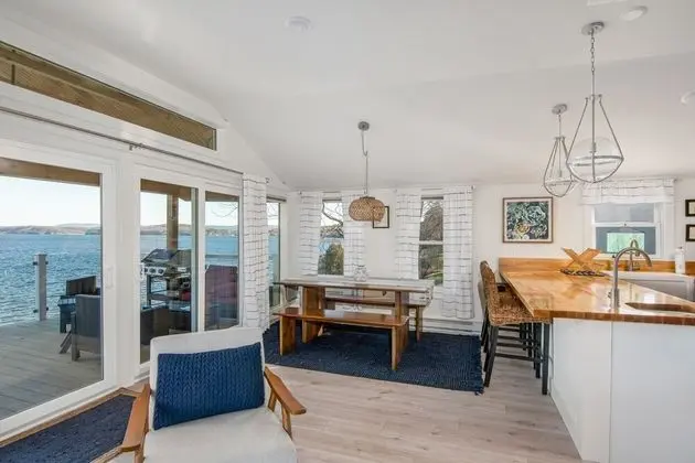 cozy lakeshore cottage - Oda Düzeni