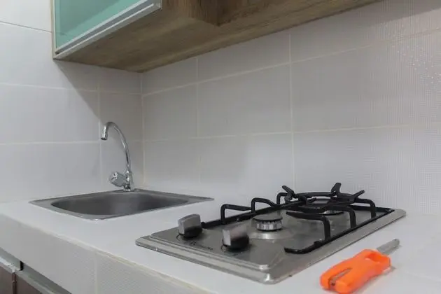 Cozy Living 1BR Apartment at Scientia Residences - Mutfak