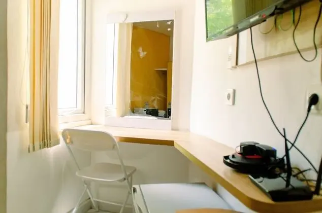 Cozy Living Studio Apartment At Aeropolis Residence - İç Mekan