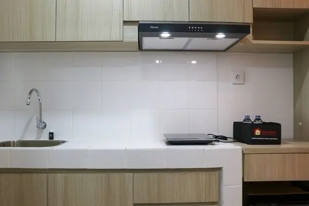 Cozy Living Studio Apartment At High Floor Tokyo Riverside Pik 2 - Mutfak
