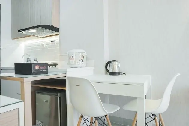 Cozy Living Studio Mustika Golf Apartment - Mutfak