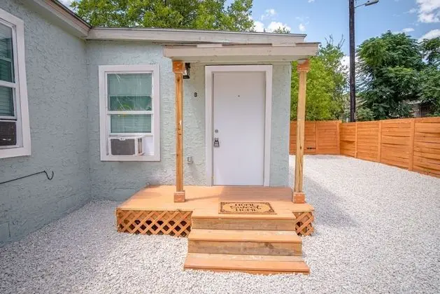 Cozy and Lovely 2BR 1BA Apt#b Near Lively Downtown