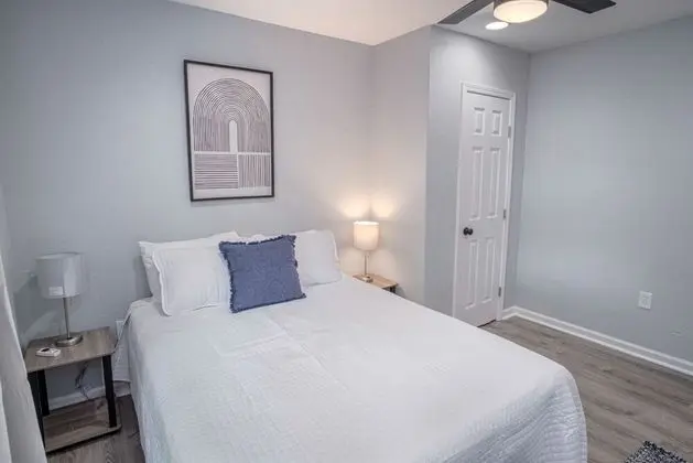 Cozy and Lovely 2BR 1BA Apt#b Near Lively Downtown - Oda