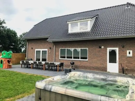 Cozy Luxury Holiday Home With Jacuzzi - 1