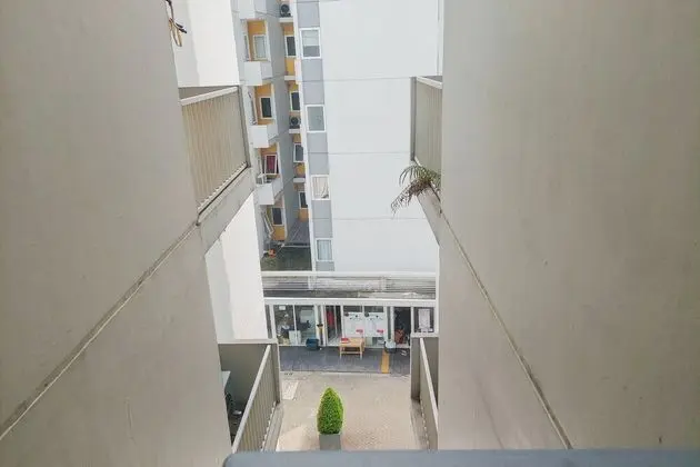Cozy And Minimalist Studio (No Kitchen) At Aeropolis Apartment - Dış Mekan