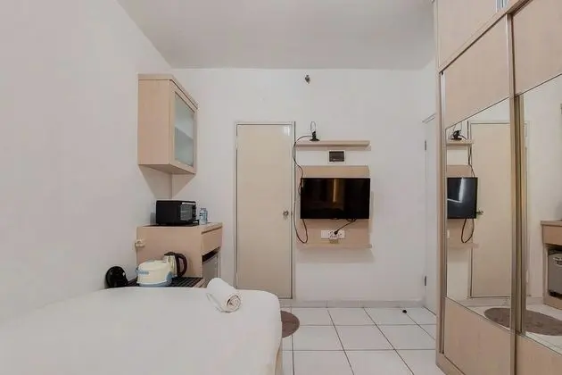Cozy And Minimalist Studio (No Kitchen) At Aeropolis Apartment - İç Mekan