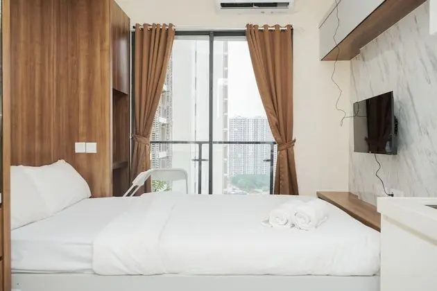 Cozy And Minimalist Studio Room At Sky House Bsd Apartment - Oda