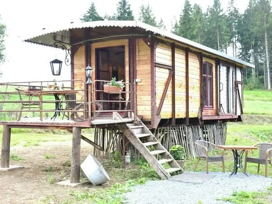Cozy Mobile Home in Vresse-sur-semois With Terrace - Dış Mekan