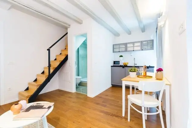 Cozy Montalbano Studios by Irundo