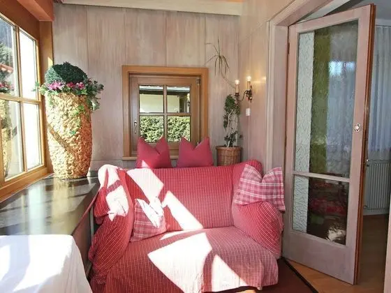 Cozy Villa near Ski Lift in Fügen - Lobi